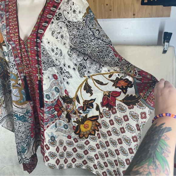 Chicos Bordered Floral Poncho modal silk blend Sm/Medium - Picture 7 of 10